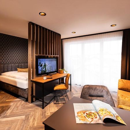 Eggelsberg Zeit Und Raum Hotel - Self Check-In المظهر الخارجي الصورة